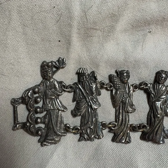 Vintage/antique Asian Silver colored Bracelet with Detailed Figures - Picture 5 of 16